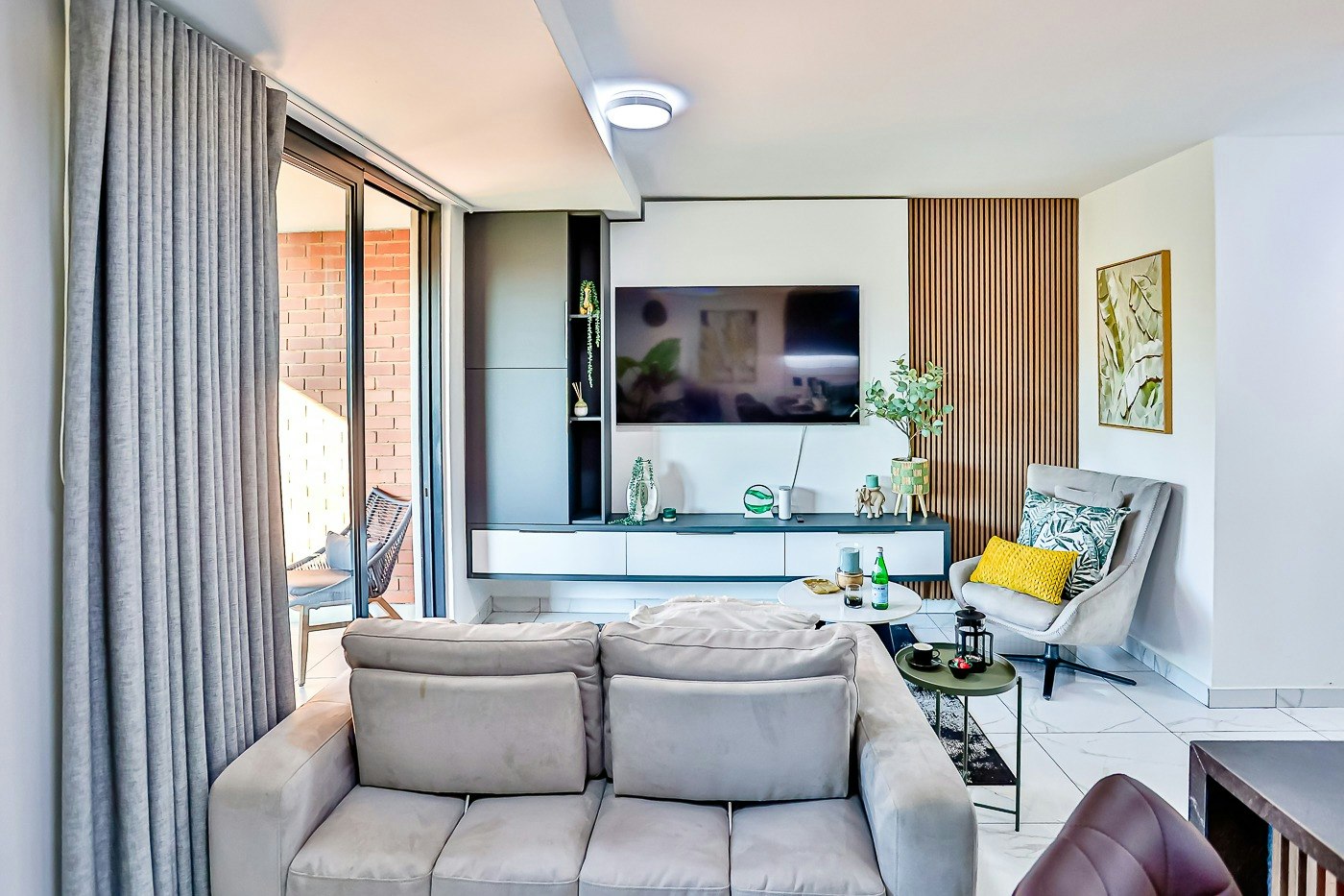 Stylish Sibaya Apartment | Pool & Inverter image no 29 of 31
