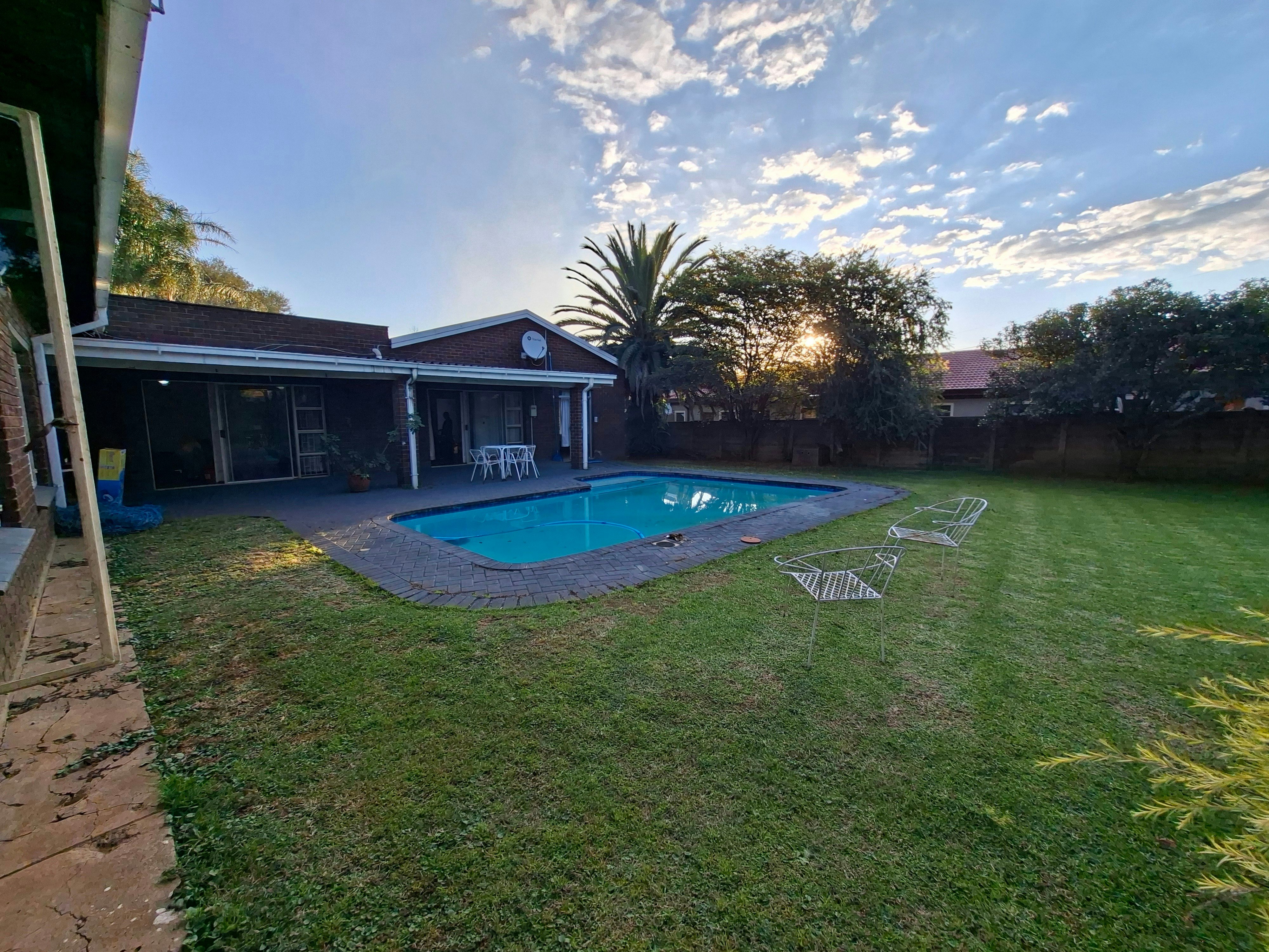 Oolele GuestHouse Newcastle image no 5 of 9