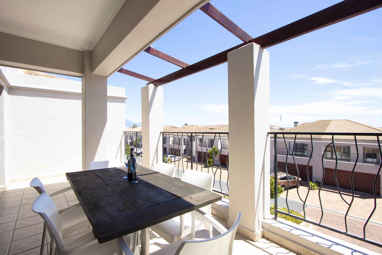 Bloubergstrand Accommodation at  | Viya