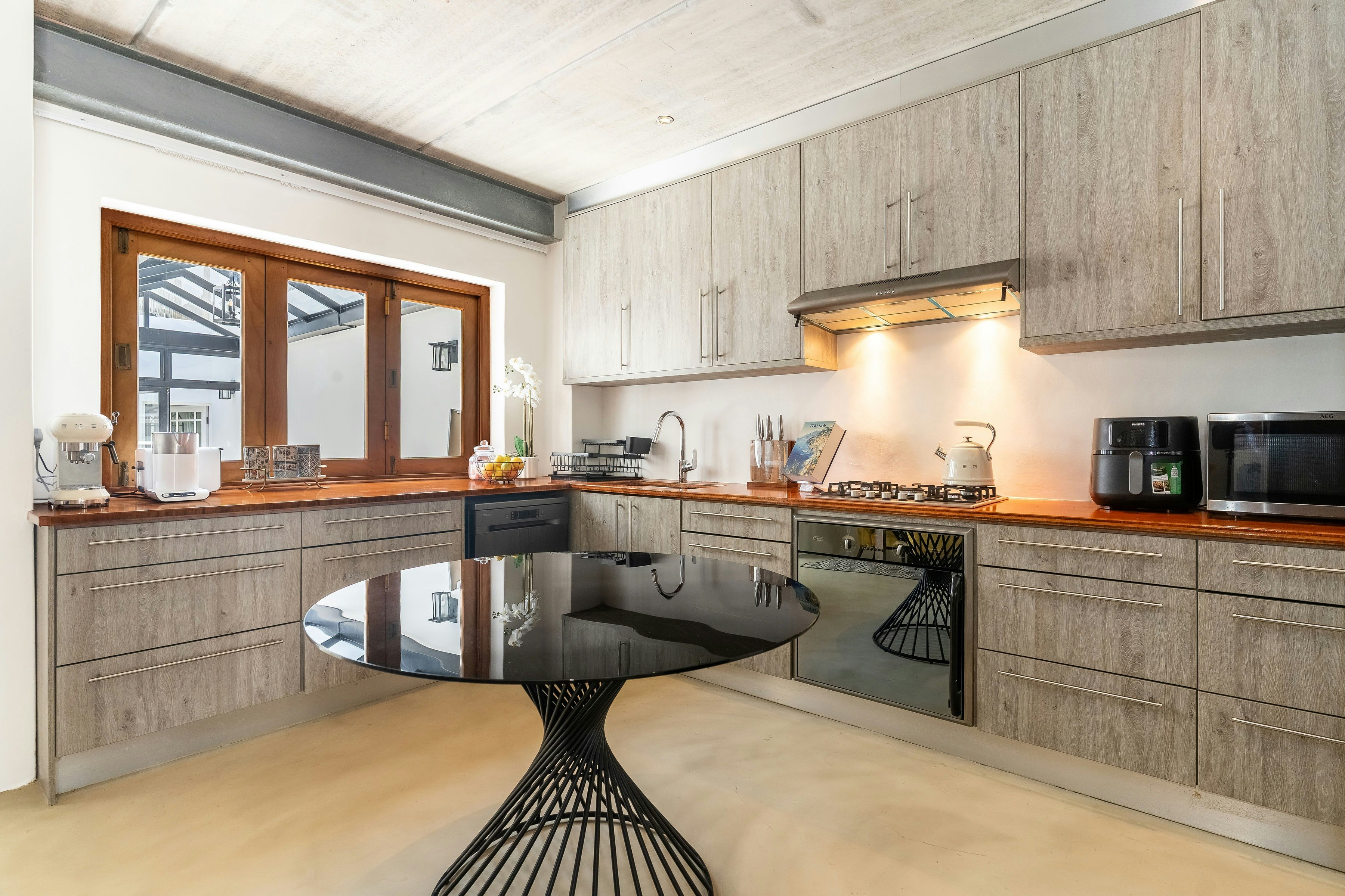 Modern Rustic Gem at the Foot of Table Mountain image no 9 of 32