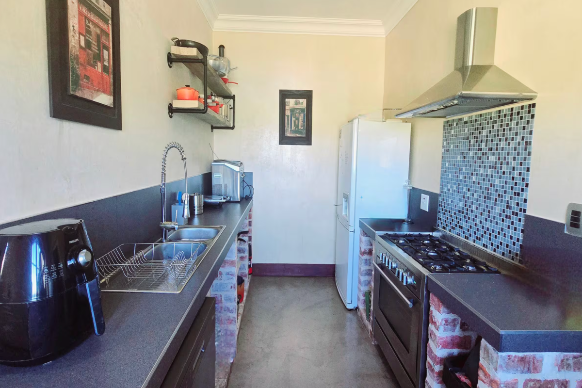 Sandmartins Luxury Villa image no 34 of 55