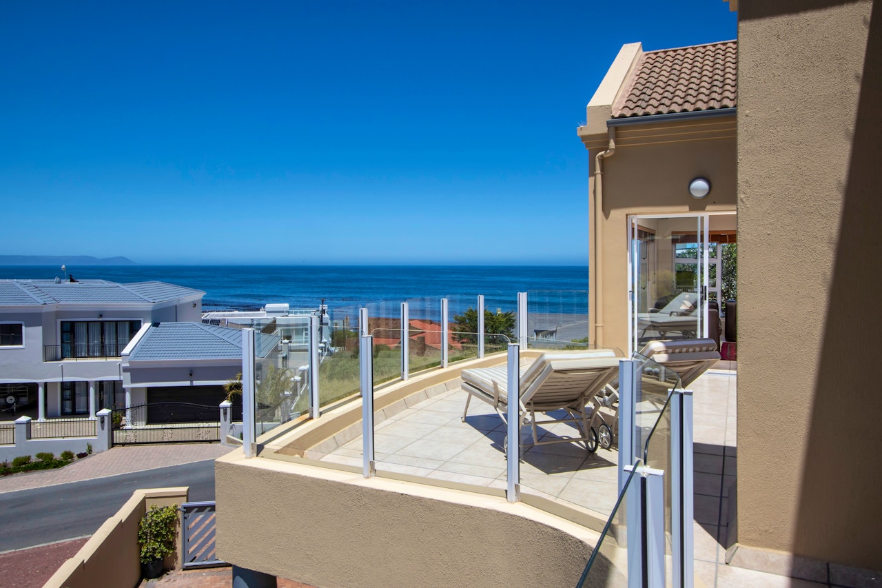 Hermanus Accommodation at  | Viya