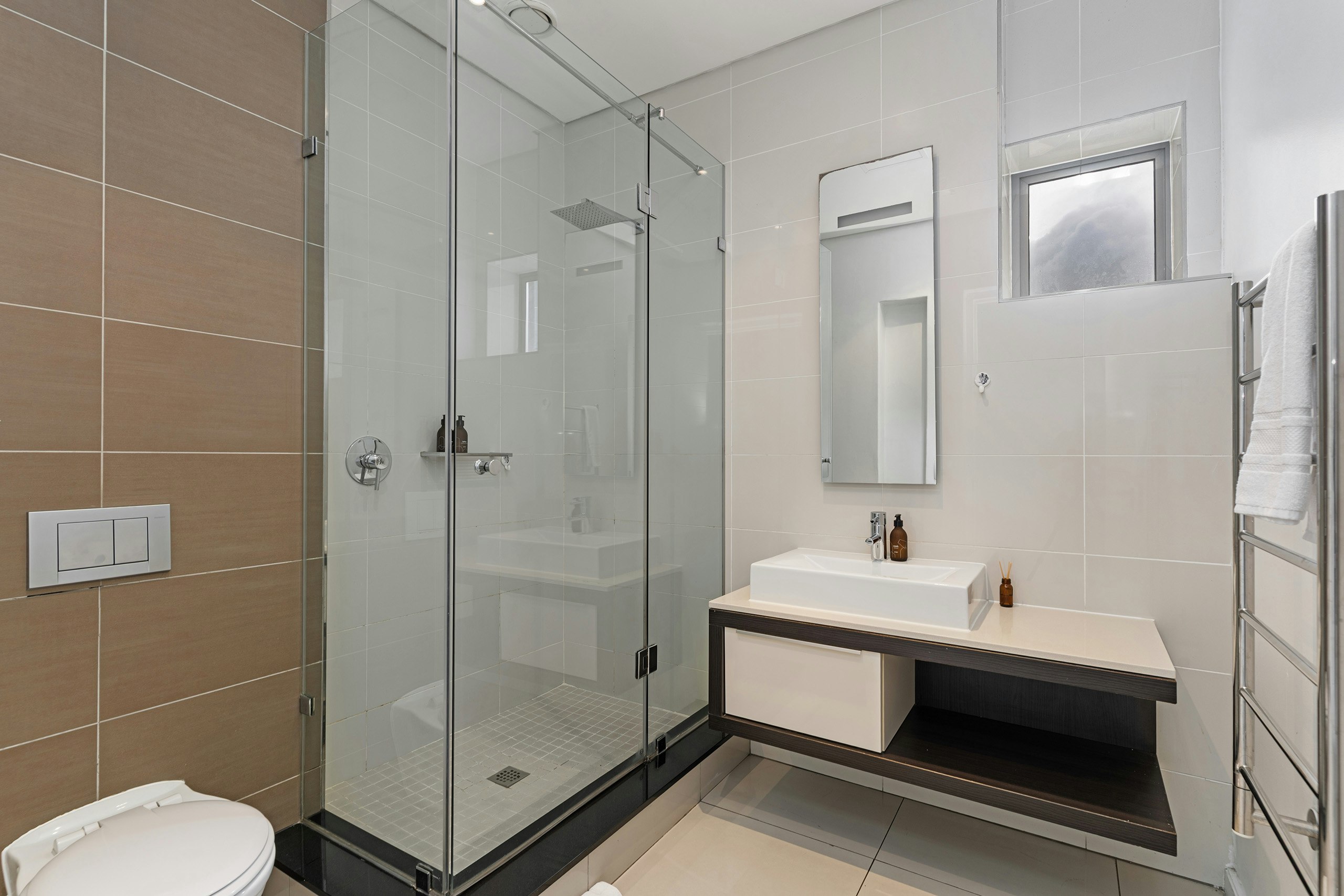 Luxury Stay Crystal Towers image no 9 of 17