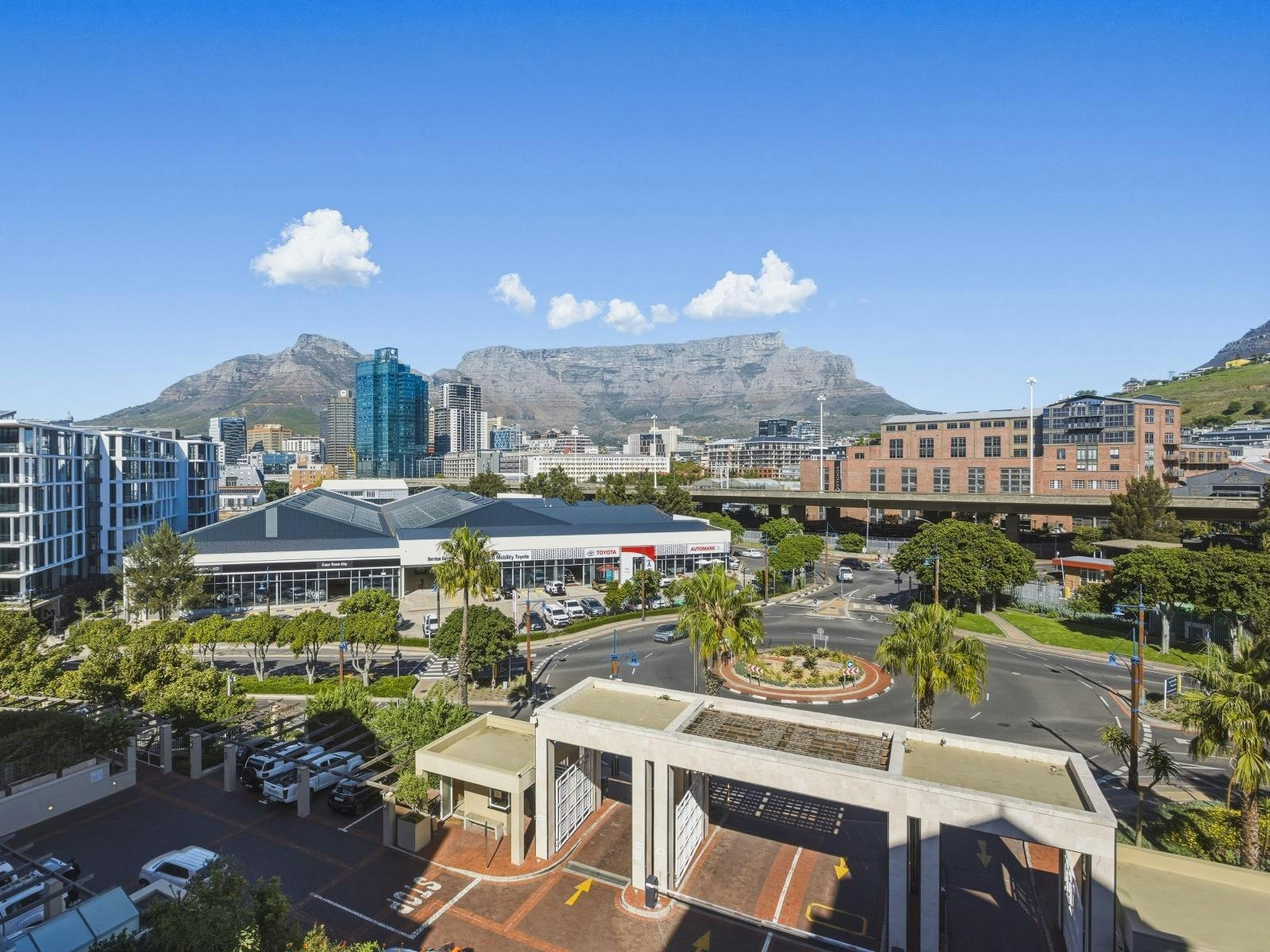Mountain Marina - One Bedroom Luxury Premier 1 image no 2 of 25