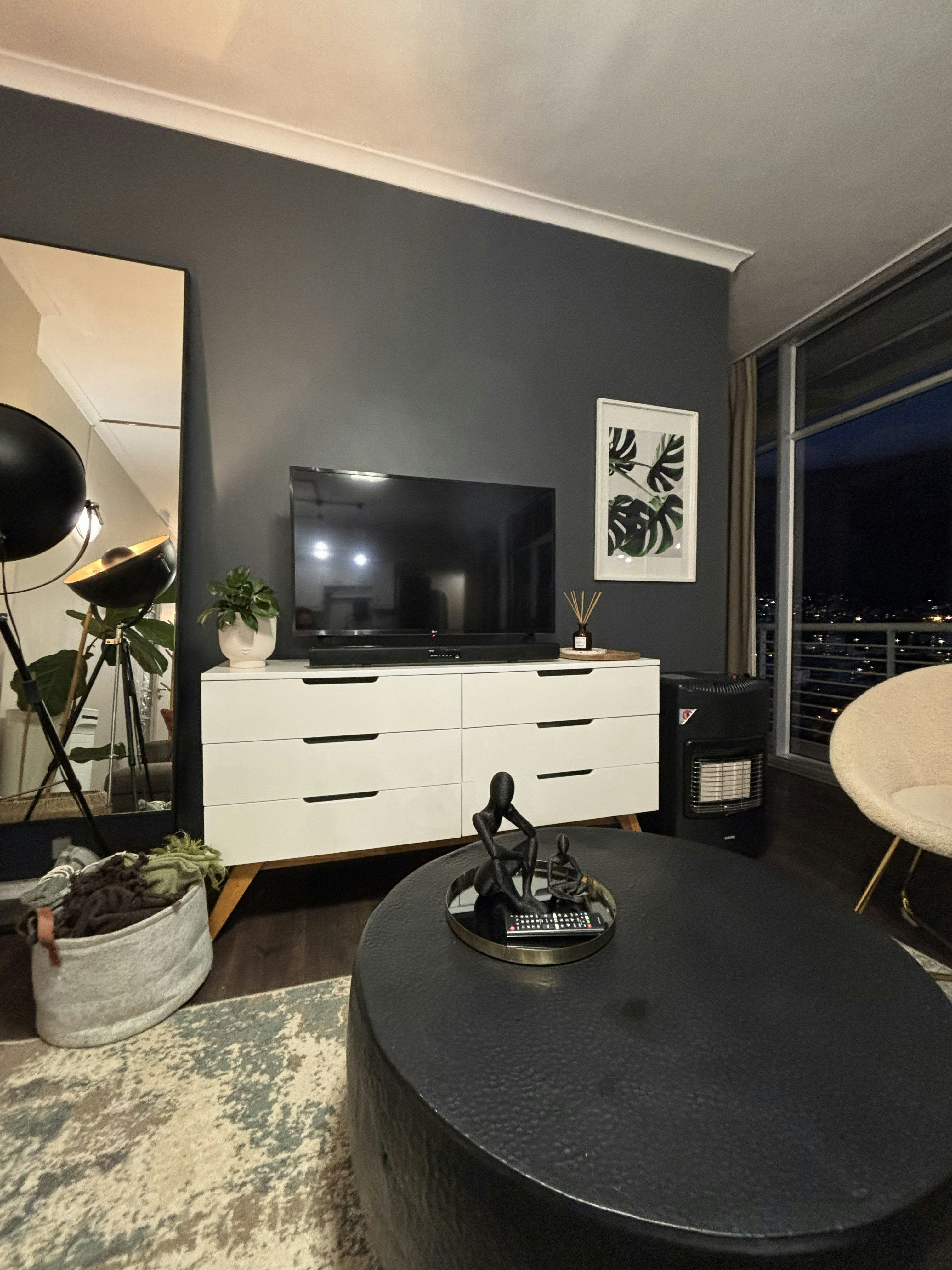 Luxury Top-Floor Retreat image no 13 of 82