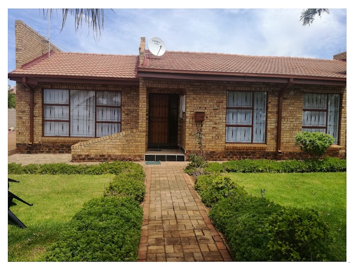 Limpopo Accommodation at Lott's Place Guest House | Viya