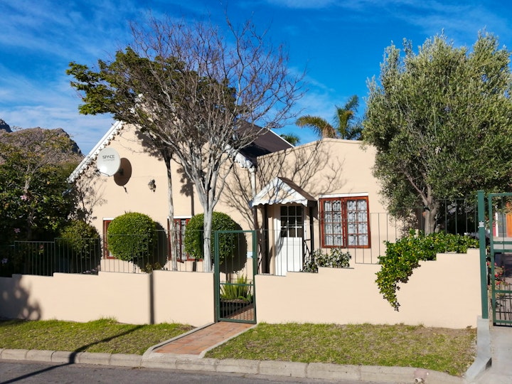 Cape Winelands Accommodation at Squirrels Corner | Viya