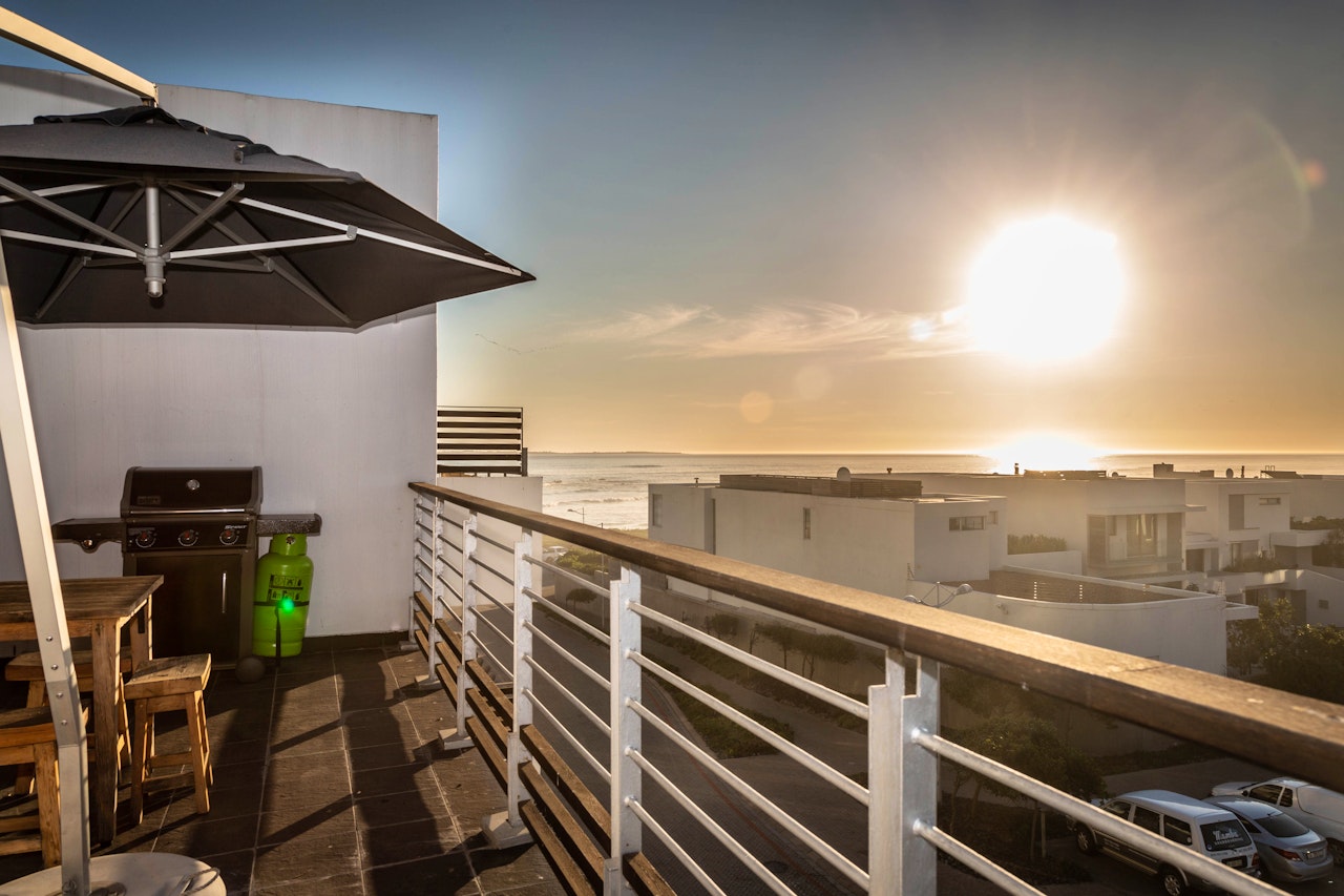 Bloubergstrand Accommodation at  | Viya