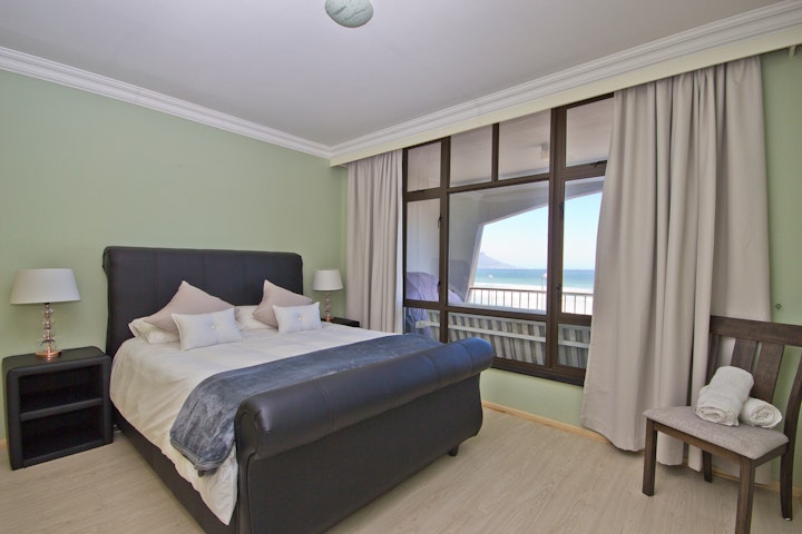 Cape Town Accommodation at Mountain and Sea Splendor | Viya