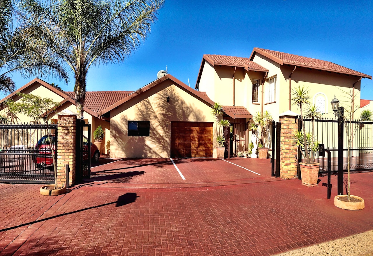 Centurion Accommodation at  | Viya