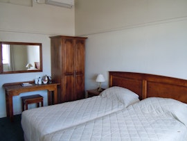 Karoo Accommodation at Colesberg Lodge | Viya