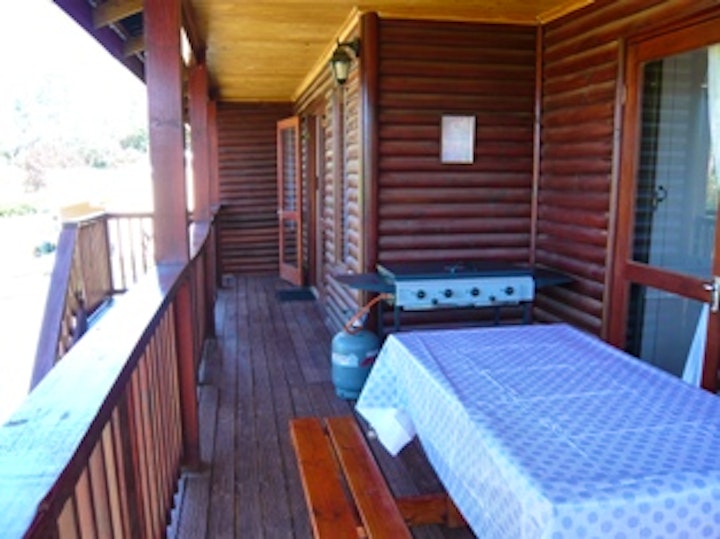 Drakensberg Accommodation at Berghaven Log Cabin | Viya