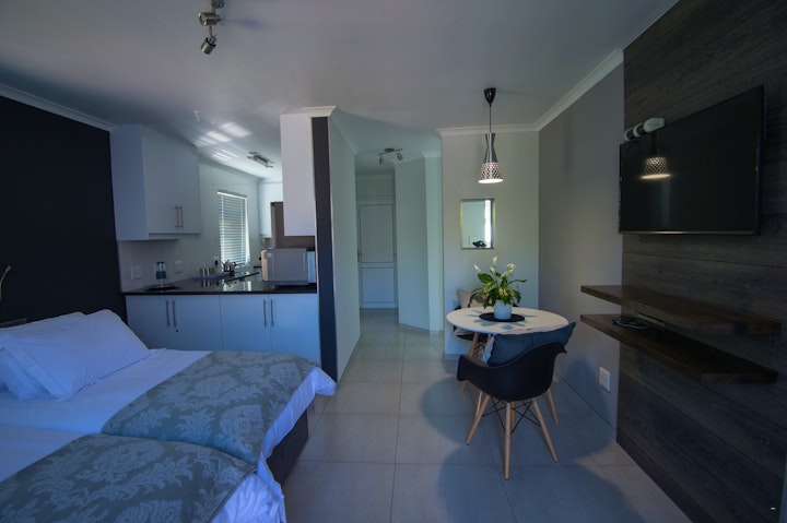 Cape Town Accommodation at Cat's Eye Cottage | Viya