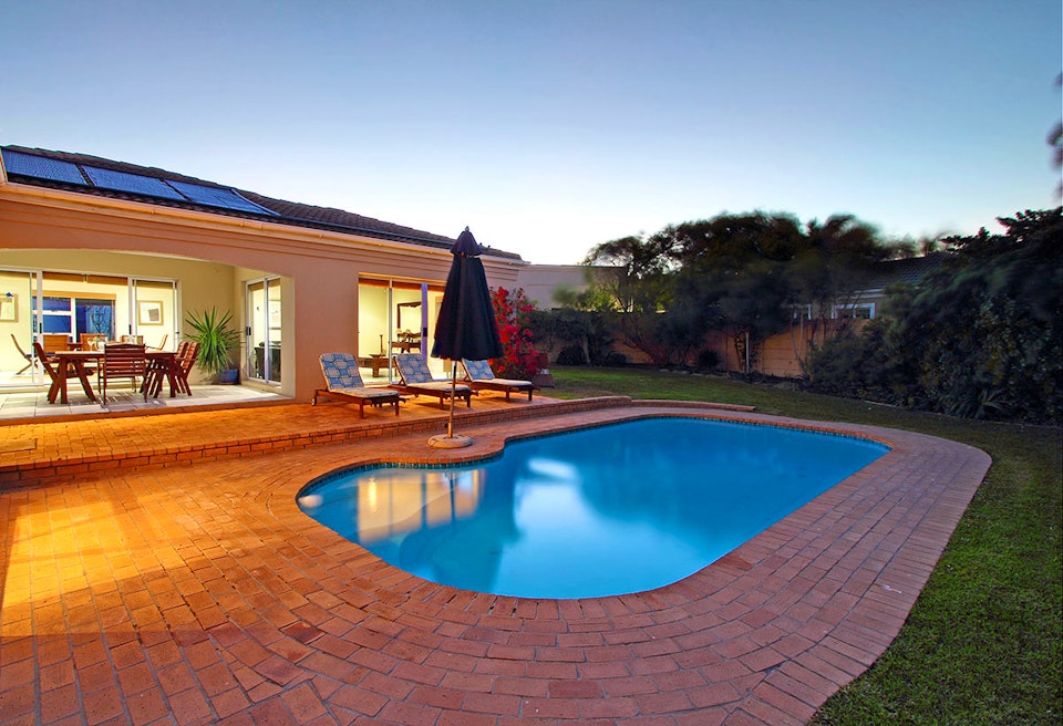 Bloubergstrand Accommodation at  | Viya