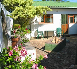 Hermanus Accommodation at Snails' End Cottage | Viya