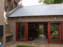 Johannesburg Accommodation at Commalong Lodge | Viya