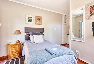  at 1202 on Cowgill Guest Room | TravelGround