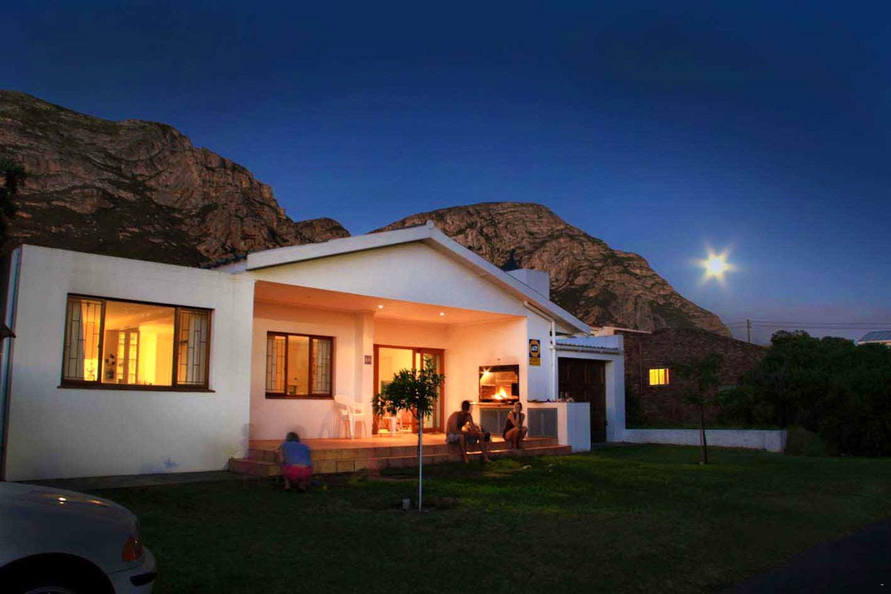 Hermanus Accommodation at  | Viya