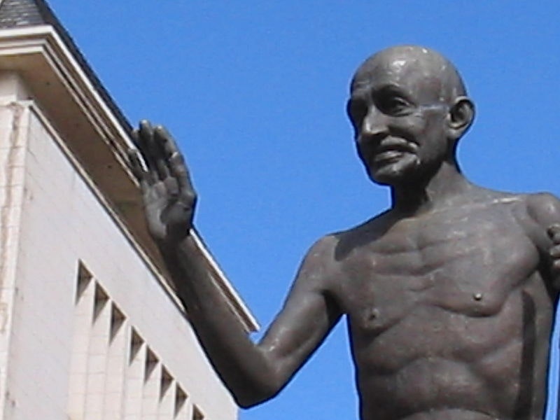 More About Gandhi Statue | LekkeSlaap