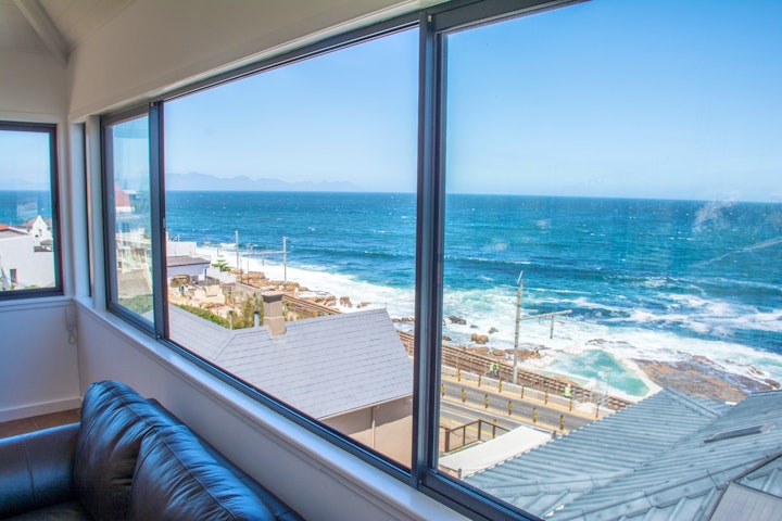 Western Cape Accommodation at Modern Beach Apartment | Viya