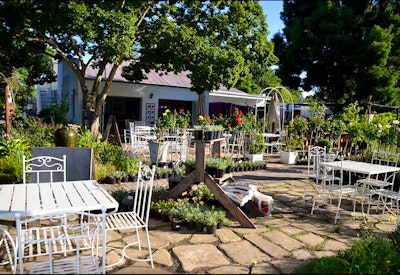 by Fiore Guest Accommodation and Restaurant | LekkeSlaap
