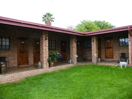 Karoo Accommodation at Bietjie Moeg Self-catering | Viya