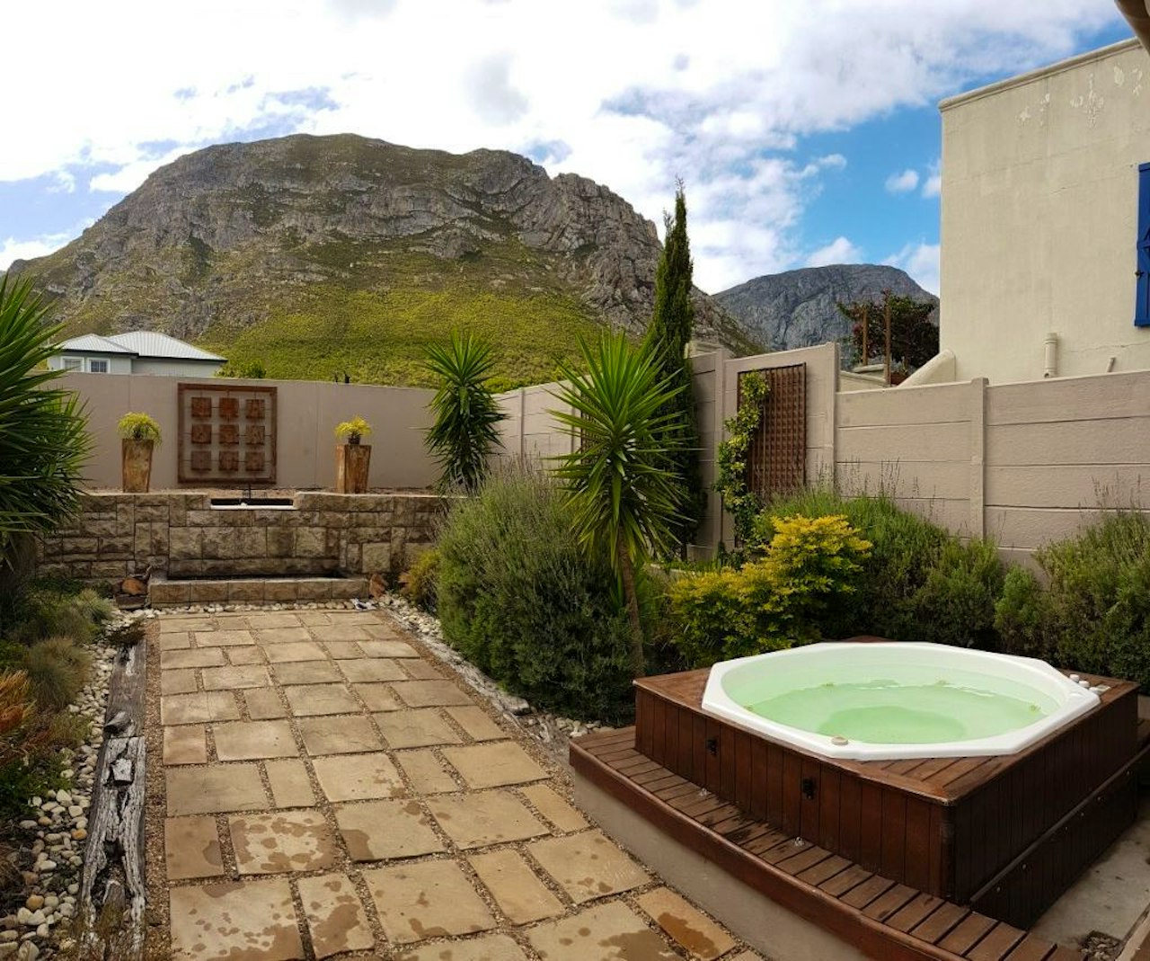 Hermanus Accommodation at  | Viya