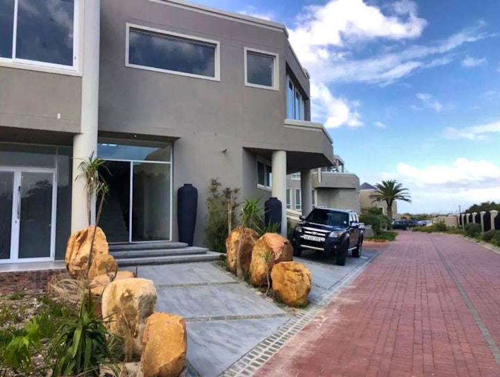 Cape Town Accommodation at Beachclub 17 The Great White Penthouse | Viya