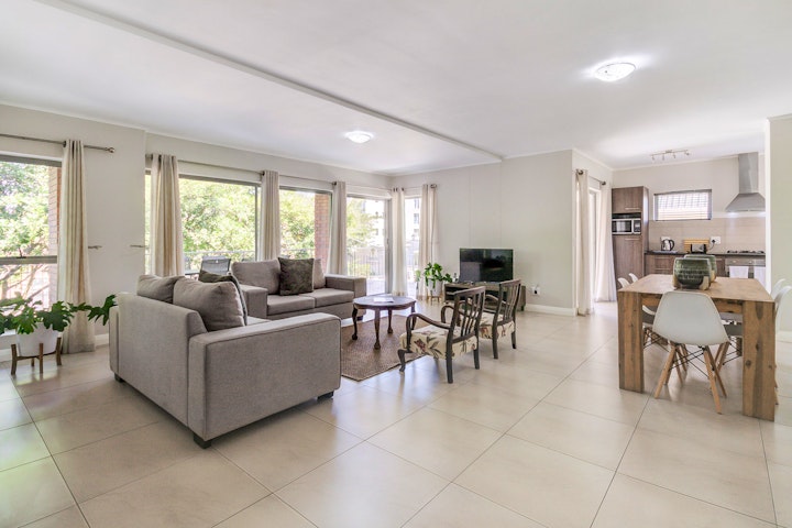 Cape Town Accommodation at UniqueStay Mayfair Deluxe 3 Bedroom Apartment | Viya