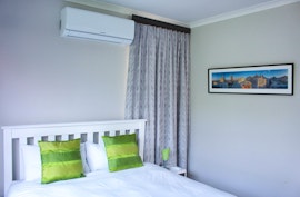 Bloubergstrand Accommodation at Upmarket Cottage | Viya