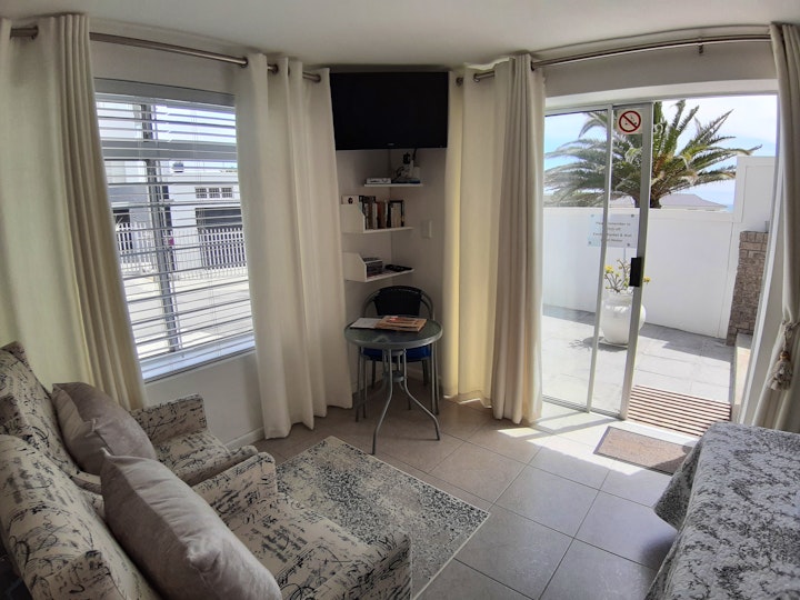 Cape Town Accommodation at Listen to the Waves | Viya