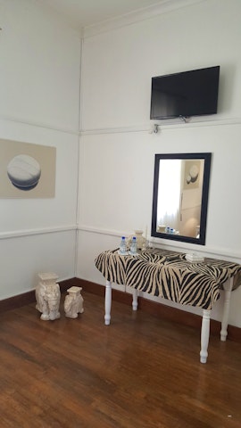 Overberg Accommodation at Oppistoepie Guest House | Viya