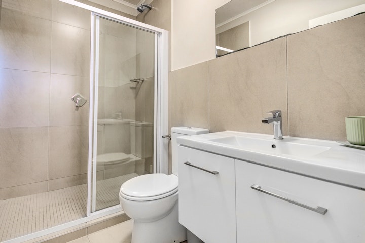 Cape Town Accommodation at UniqueStay Mayfair Deluxe 3 Bedroom Apartment | Viya