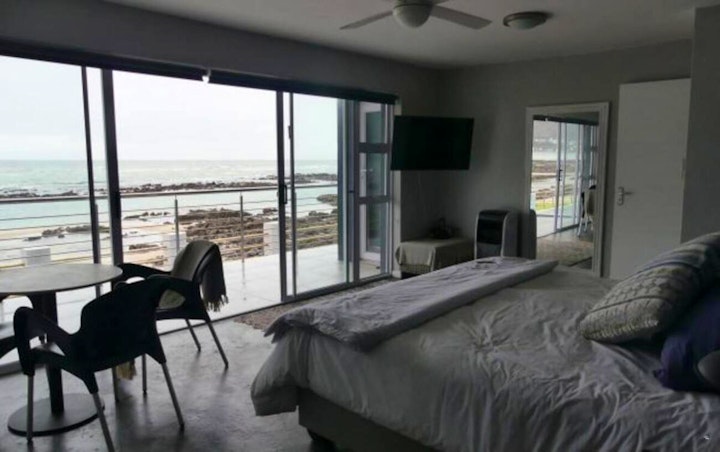 Cape Town Accommodation at Travel Beach House | Viya