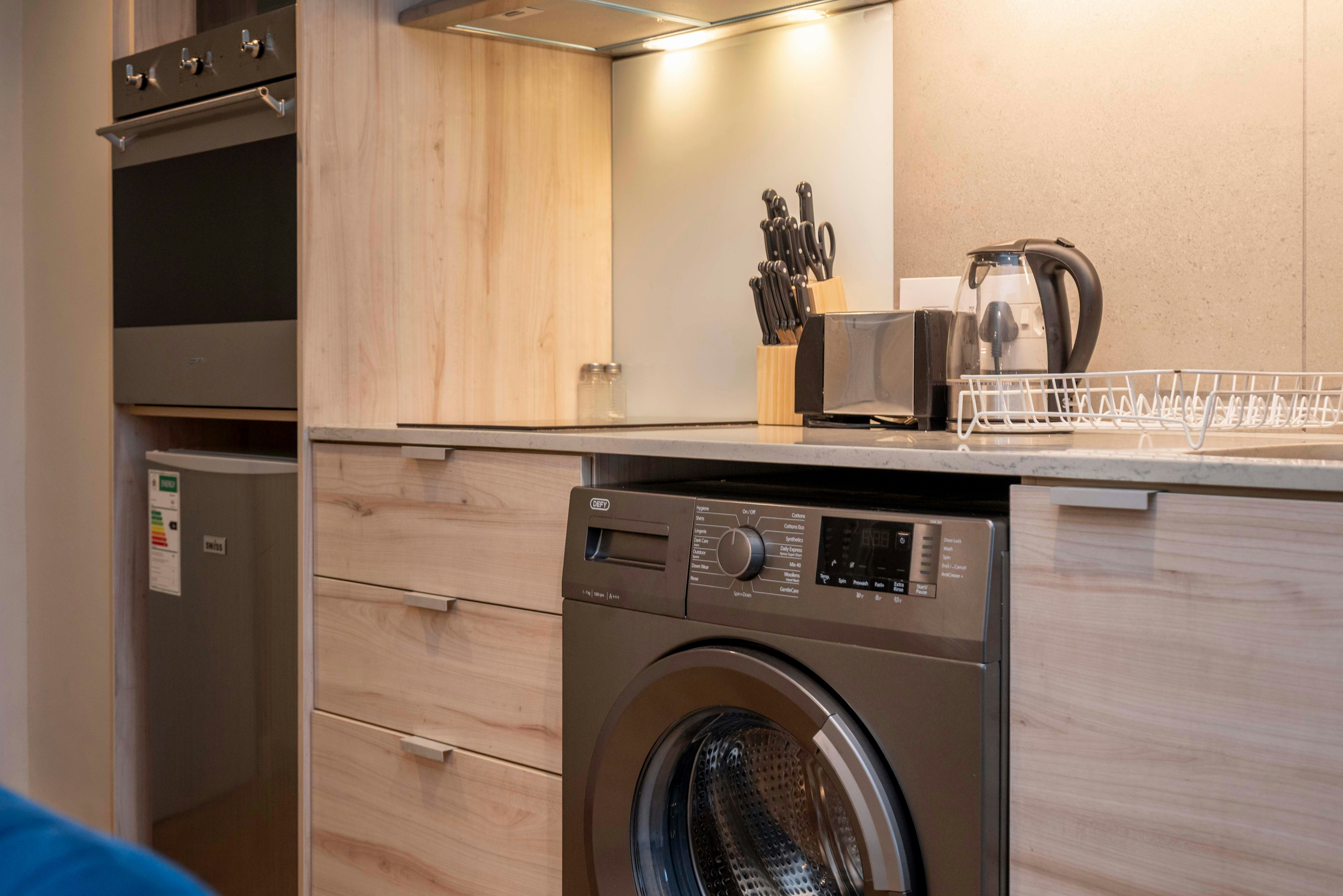City Living with Mountain Views image no 6 of 29