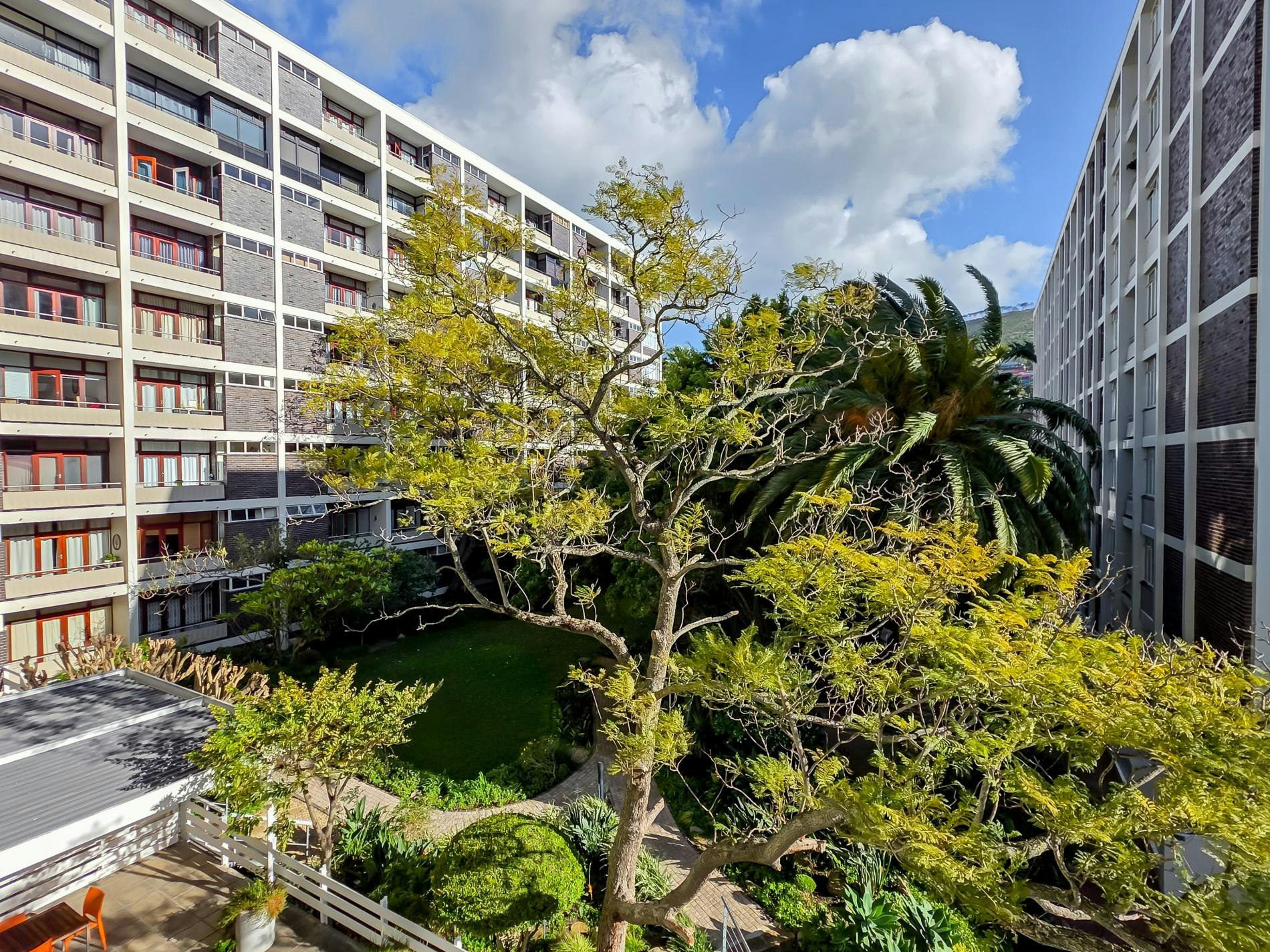 St Martini Gardens Balcony Apartment image no 31 of 41