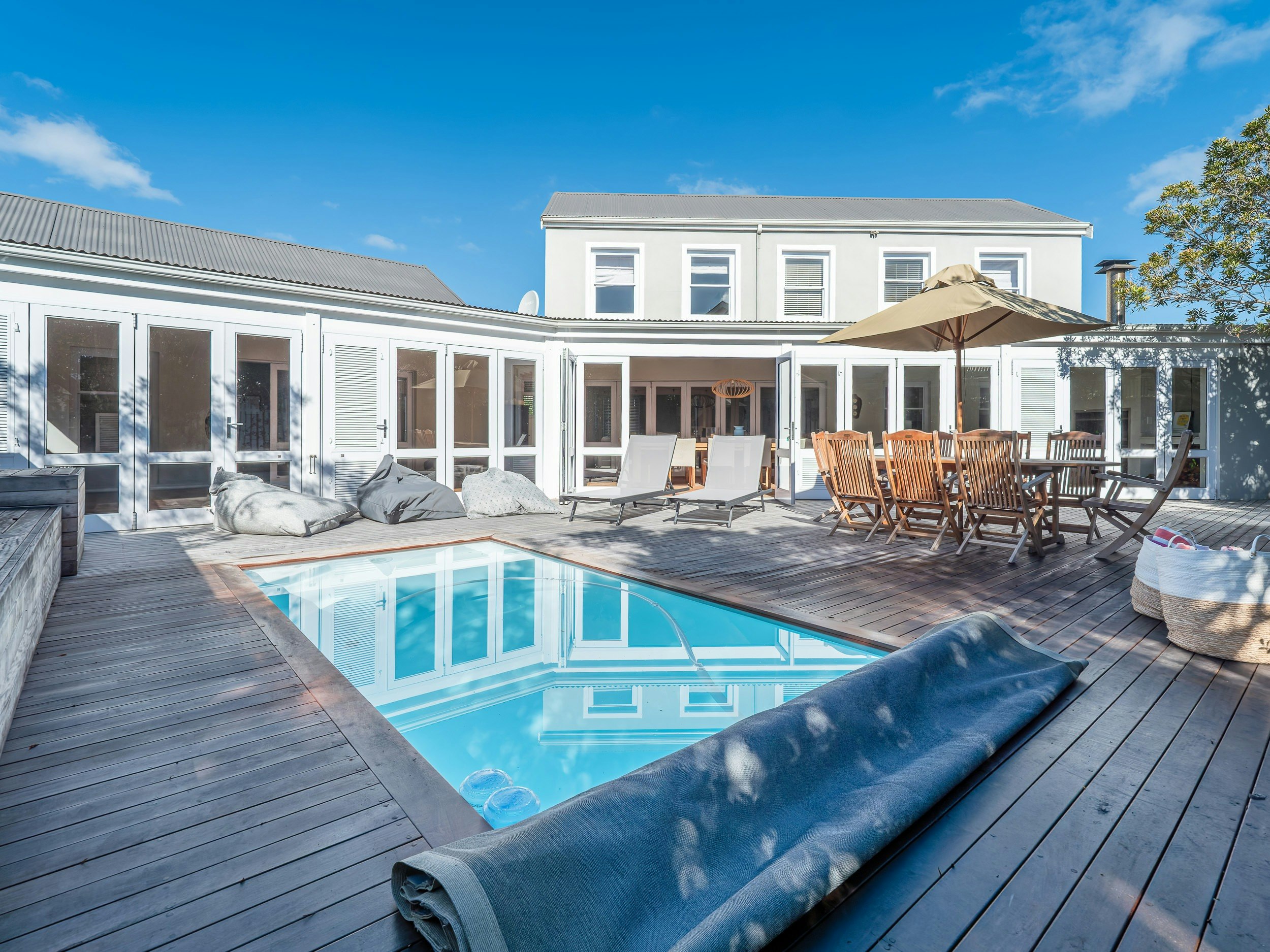Comfy Home on Thesen with pool image no 1 of 39