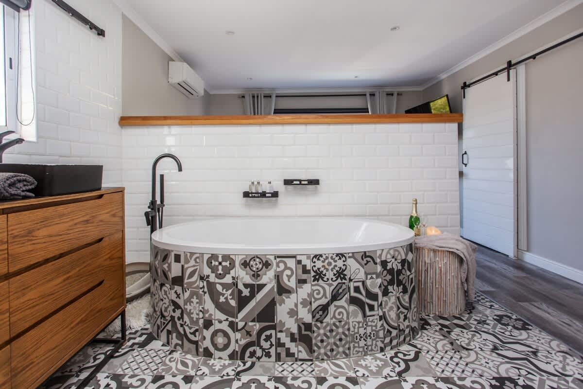 Luxe 2 bed-2 bath Oasis image no 26 of 58