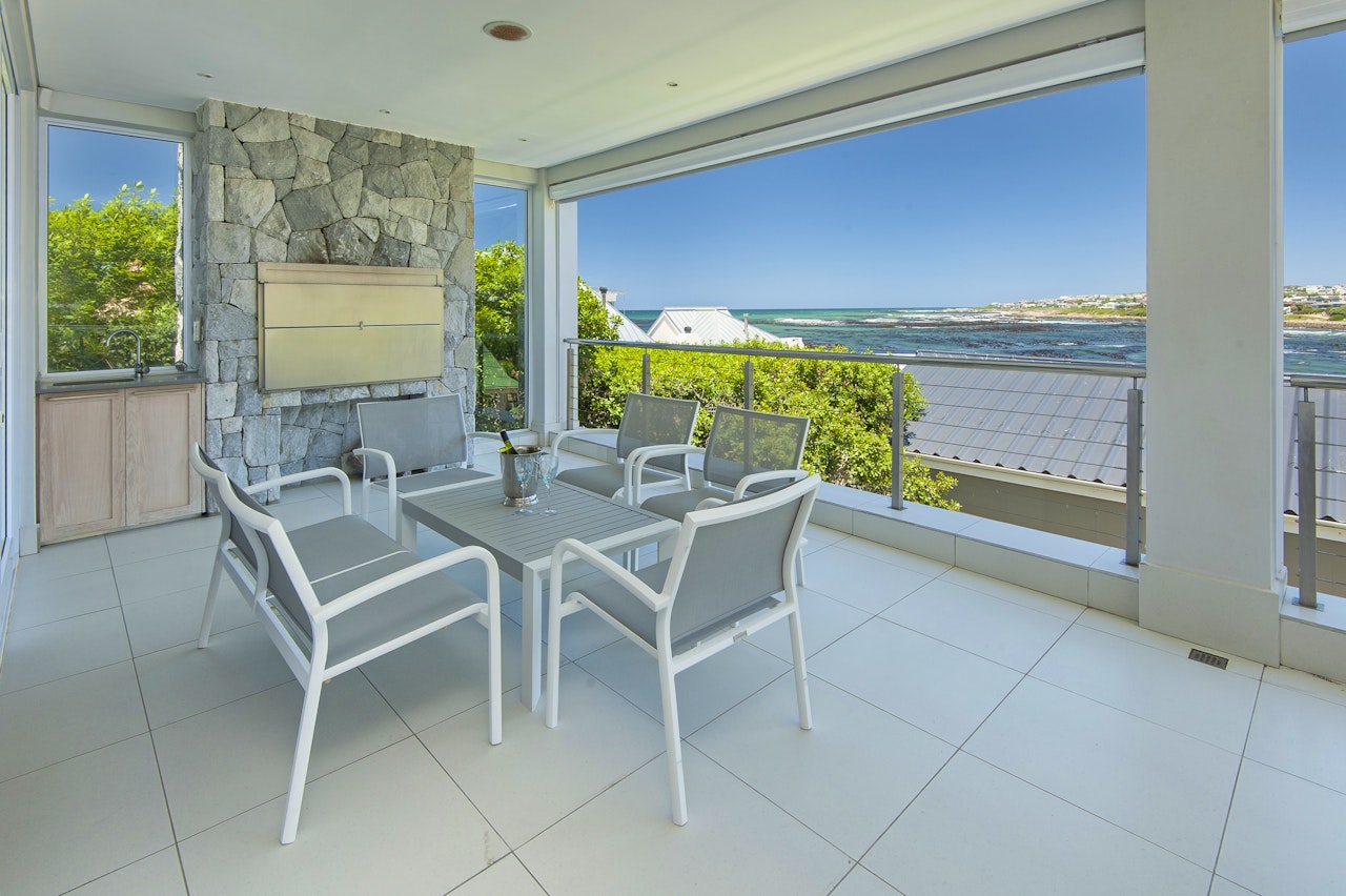 Hermanus Accommodation at  | Viya