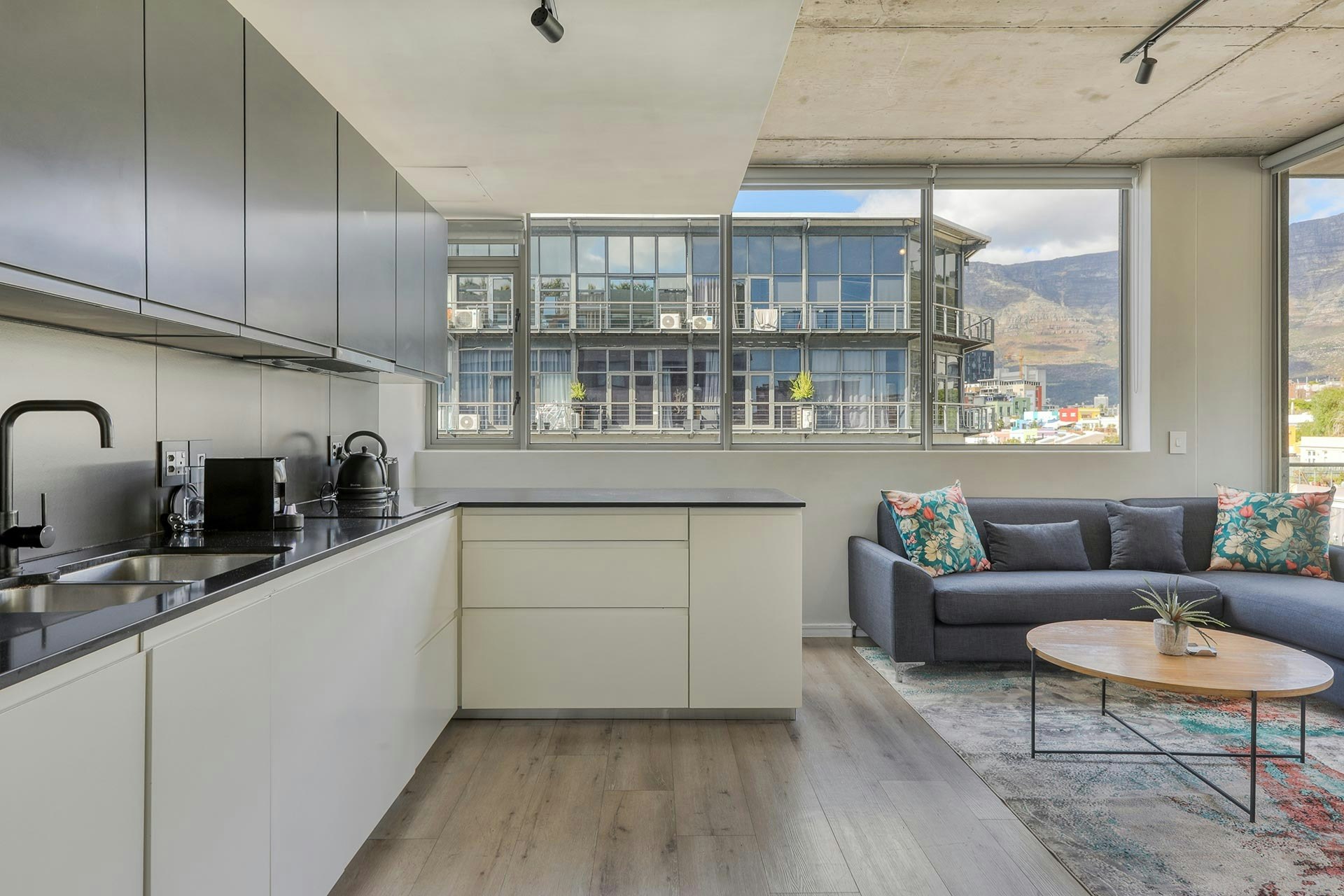 601 Stylish Views Stay image no 7 of 21