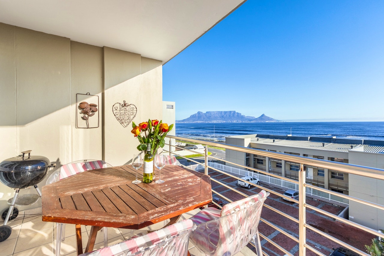 Bloubergstrand Accommodation at  | Viya