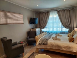 Cape Town Accommodation at African Aviator - Graphite Luxury Self-Catering Accommodation | Viya