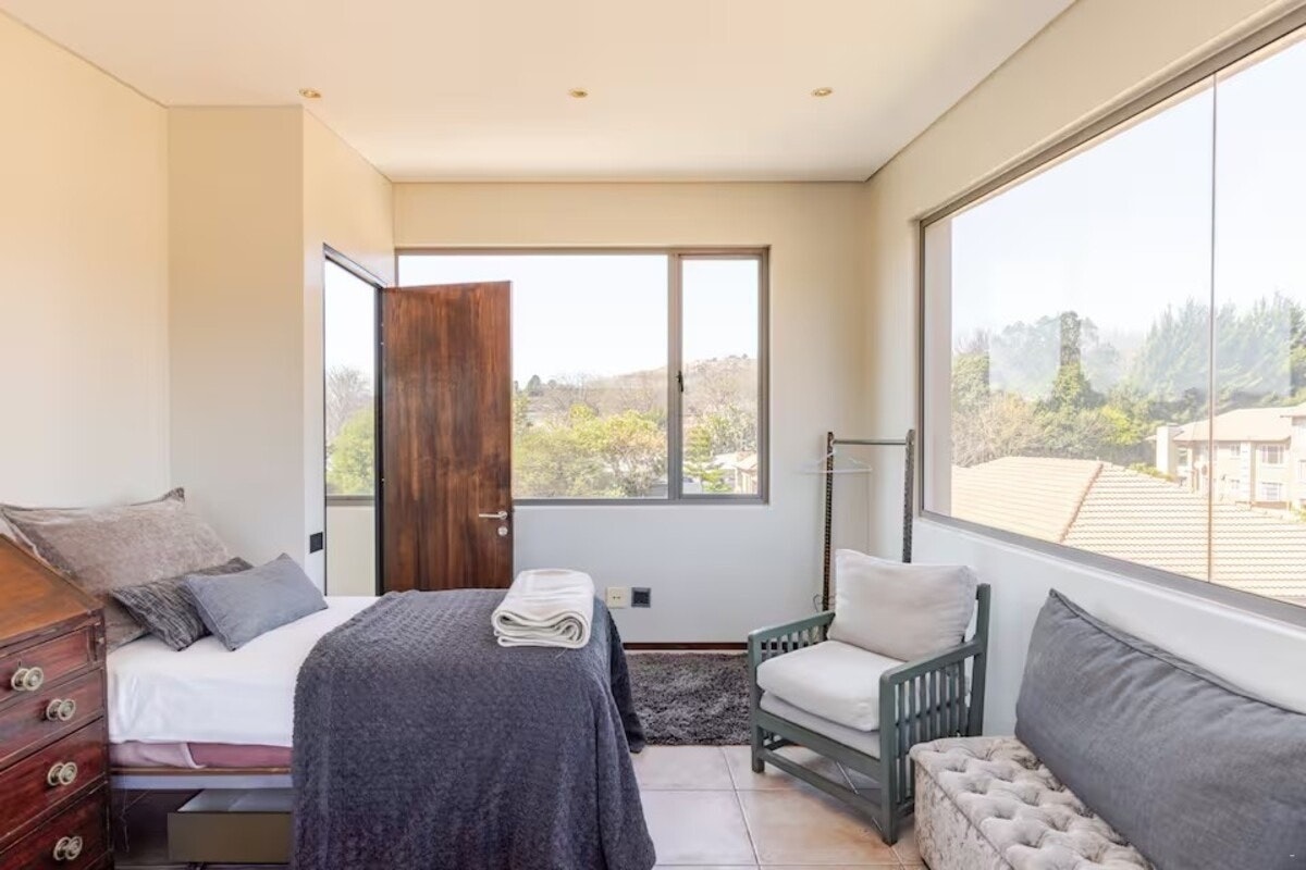 Eastbridge Off Kloof image no 27 of 40
