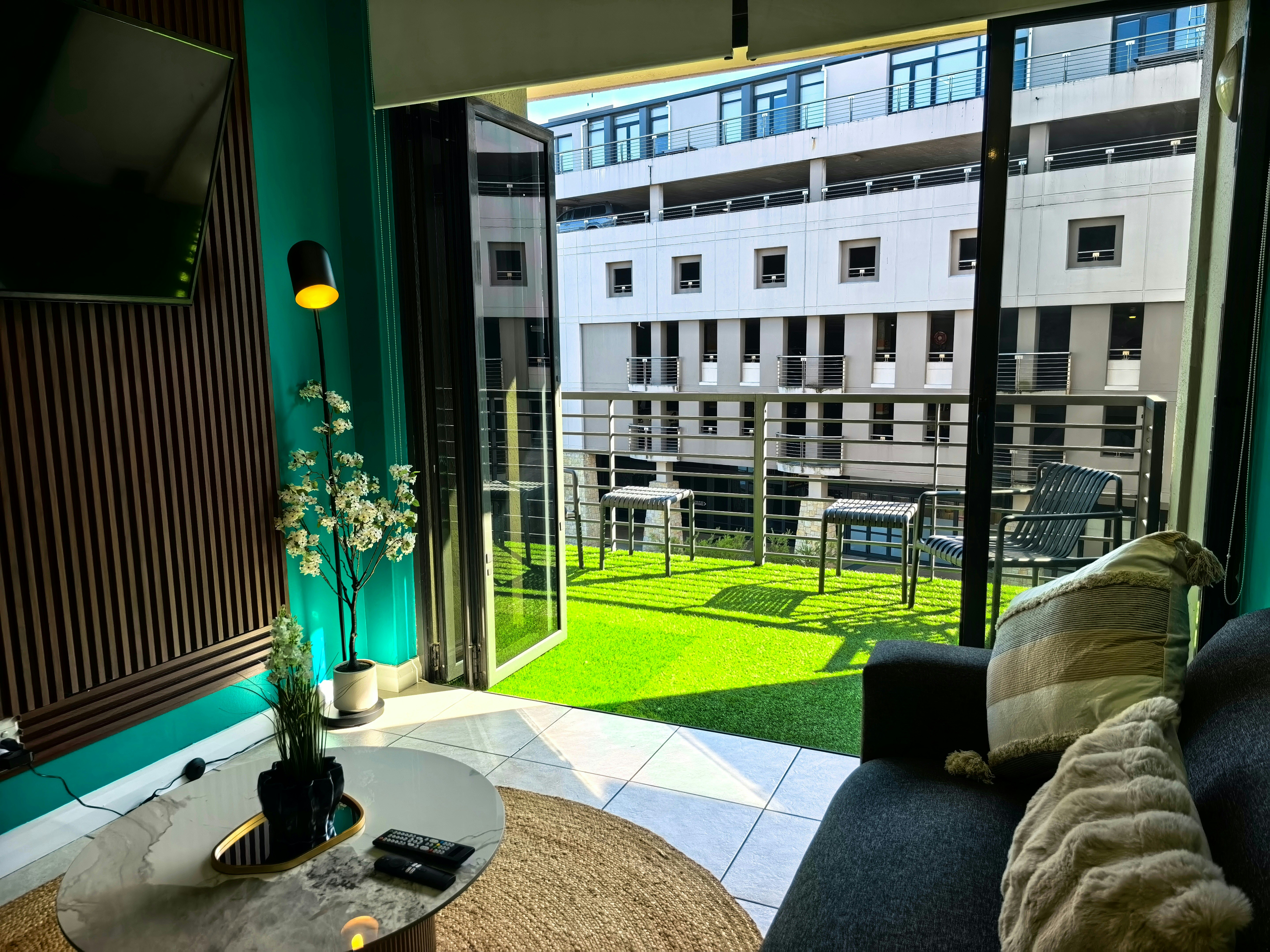 Stunning Lake View Apartment image no 12 of 27