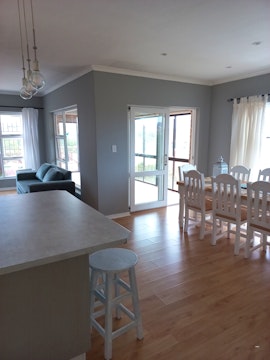 Jeffreys Bay Accommodation at 8 on Broodboom | Viya