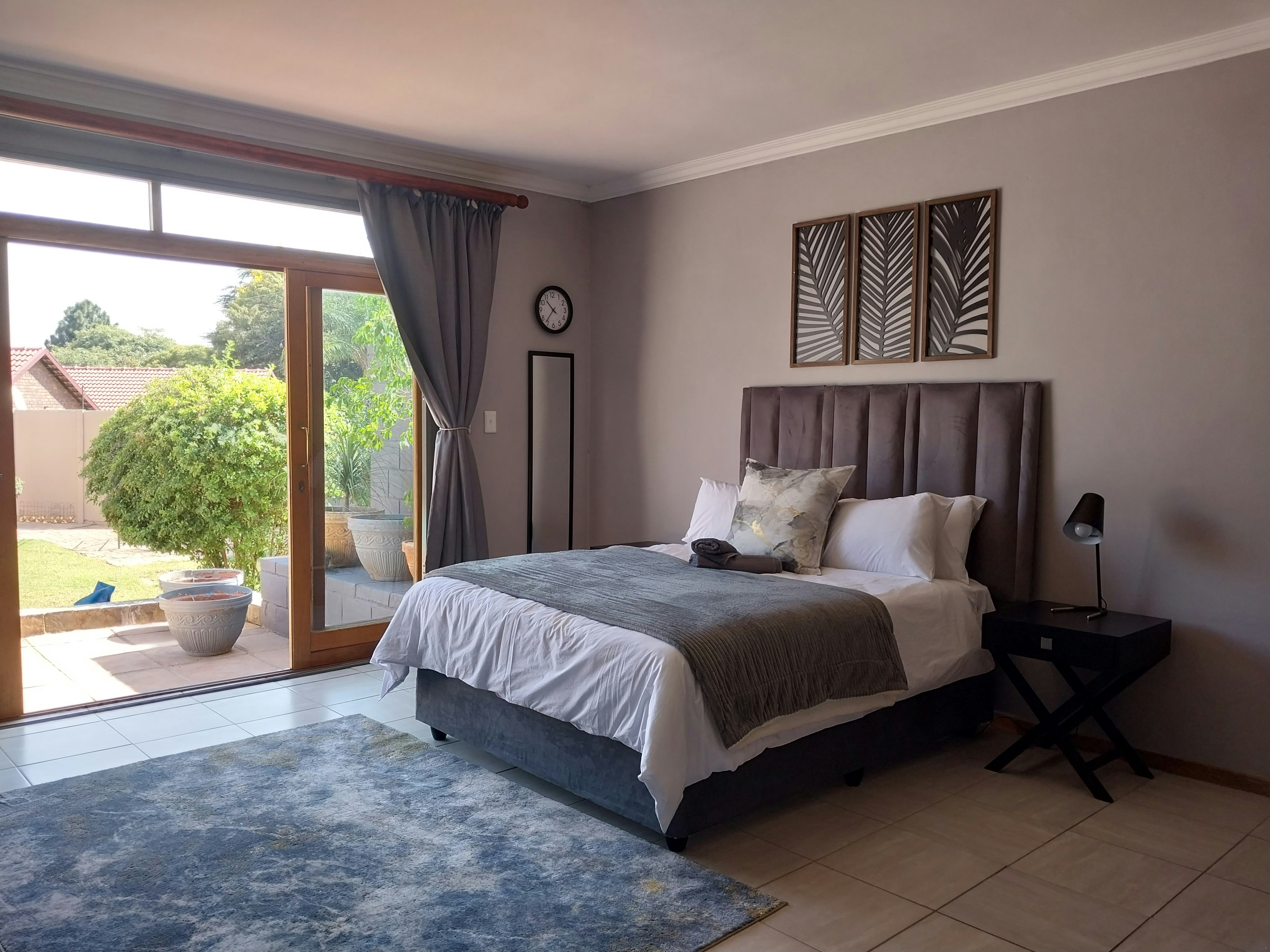 Waterkloof Glen Guesthouse | LekkeSlaap