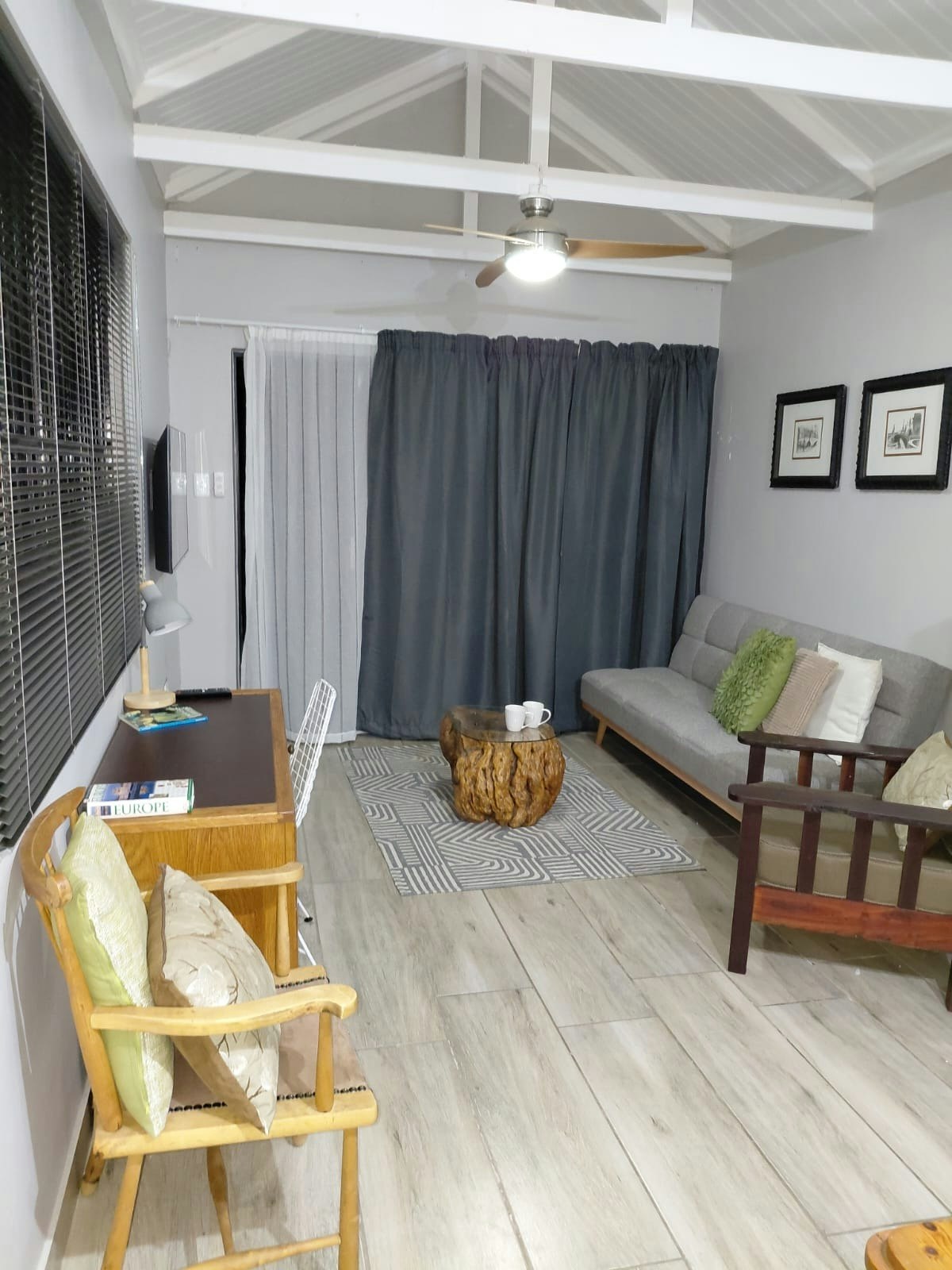 Courtyard Cottage image no 2 of 10