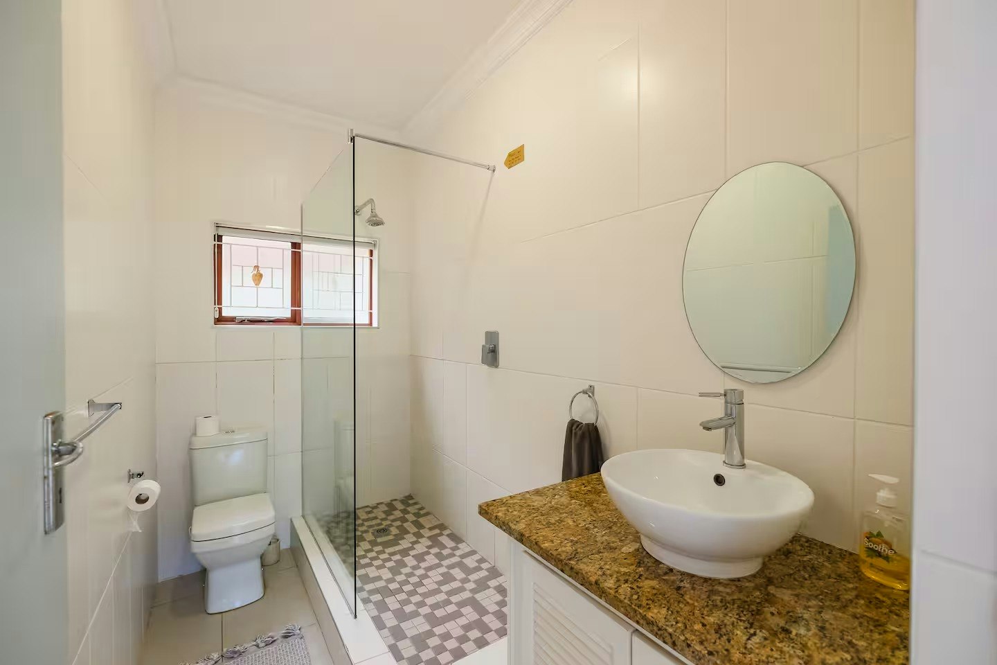 J-Bay Holiday Home image no 29 of 43