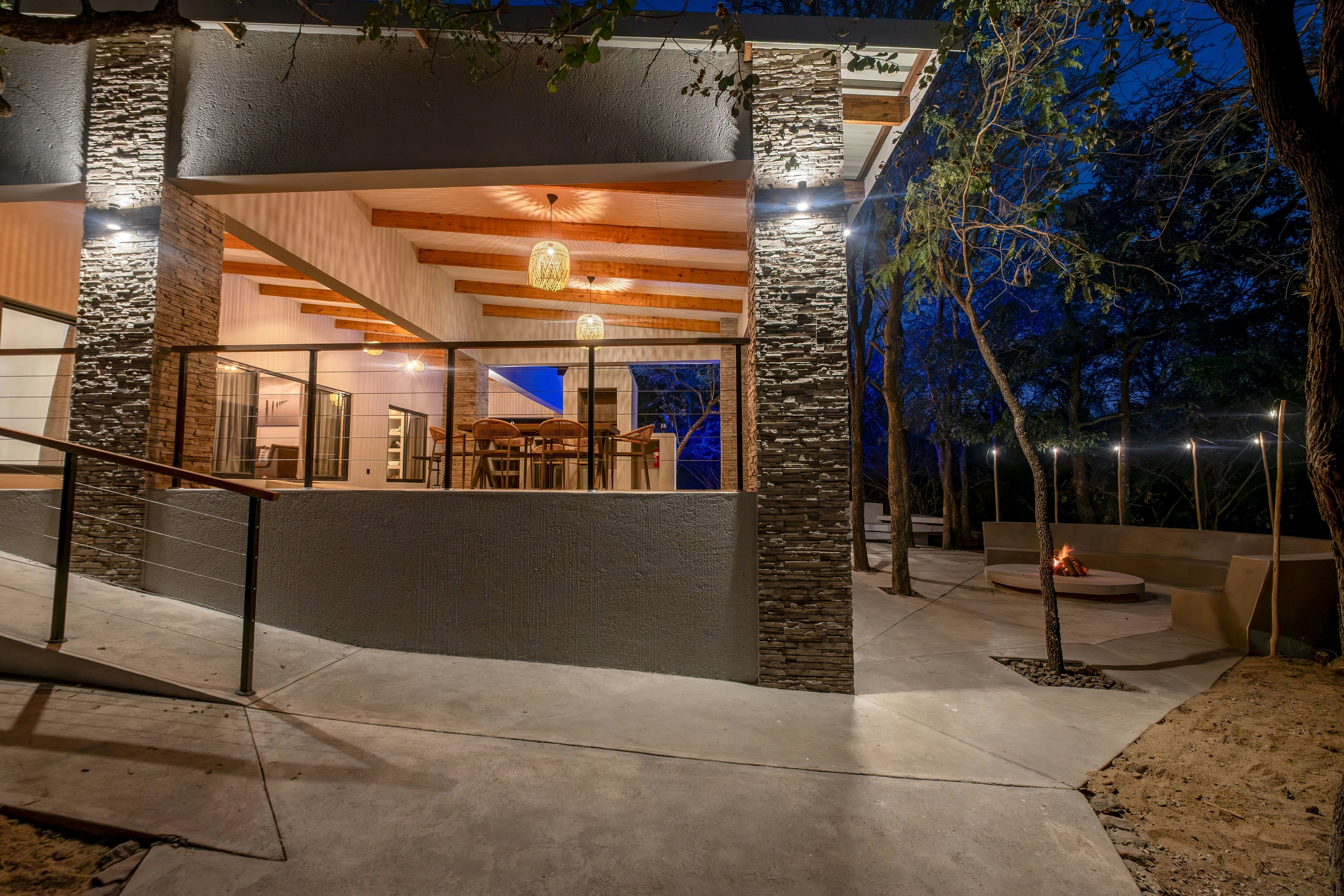 Yana’s Luxury Villa image no 23 of 25