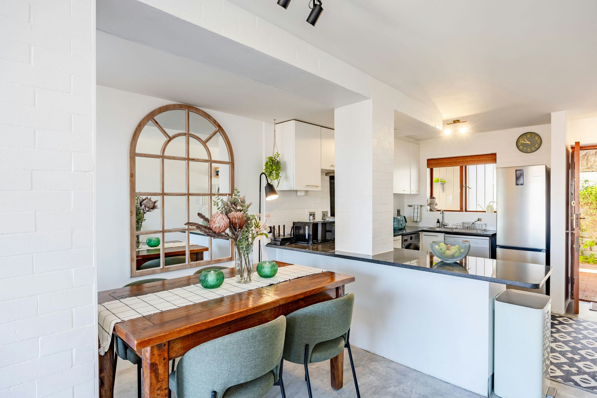 Kalk Coastal Apartment image no 2 of 40